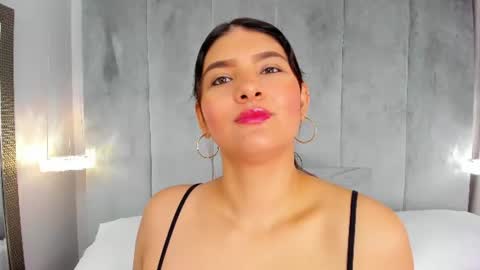 Snapshot of aitanajones1_ chatting on 06-17-26, 11:01 Aitana online show from 06-17-26, 11:01
