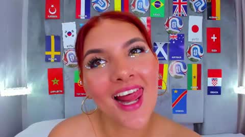 Snapshot of aitanajones1_ chatting on 06-27-26, 12:22 Aitana online show from 06-27-26, 12:22