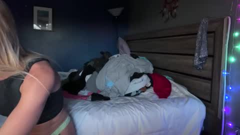 Snapshot of ajmiller25 chatting on 04-24-26, 02:36 AJ online show from 04-24-26, 02:36