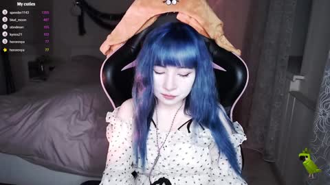 akirahartyx online show from 12-17-24, 01:49