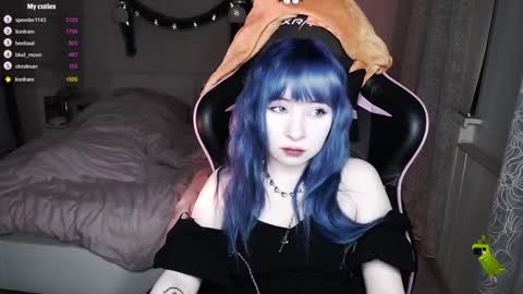 akirahartyx online show from 12-20-24, 02:27