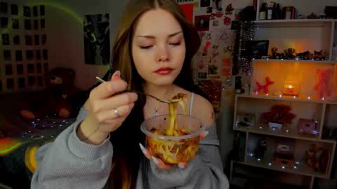 Snapshot of akirakatsu chatting on 03-08-26, 12:31 Akira online show from 03-08-26, 12:31