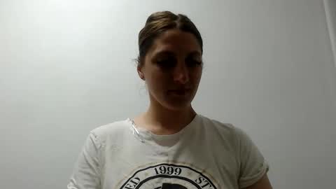 Snapshot of akyragrace chatting on 06-08-26, 09:59 akyragrace online show from 06-08-26, 09:59