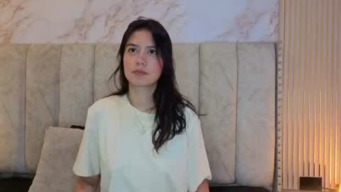 alahiasweet1 online show from 06-18-26, 11:47