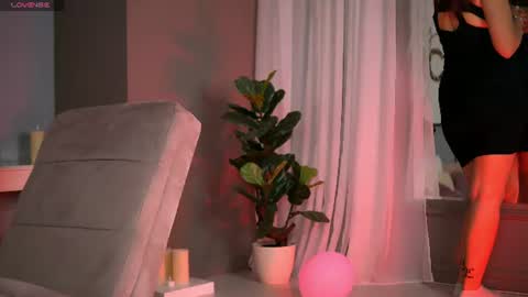 AlanaReign online show from 06-19-26, 09:35