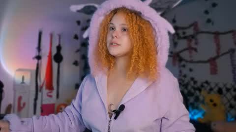 Snapshot of alaska_colors chatting on 10-12-25, 01:43 Caro online show from 10-12-25, 01:43