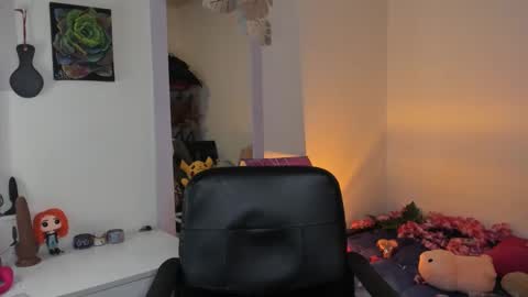 Snapshot of alaska_colors chatting on 03-26-26, 04:56 Caro online show from 03-26-26, 04:56