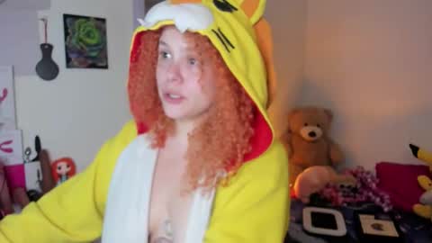 Snapshot of alaska_colors chatting on 04-01-26, 01:23 Caro online show from 04-01-26, 01:23