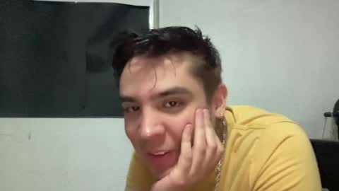 Snapshot of alber753713 chatting on 06-27-26, 05:23 alber753713 online show from 06-27-26, 05:23