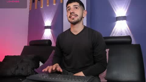 Snapshot of alejandrostorm chatting on 06-21-26, 07:00 Alejo online show from 06-21-26, 07:00