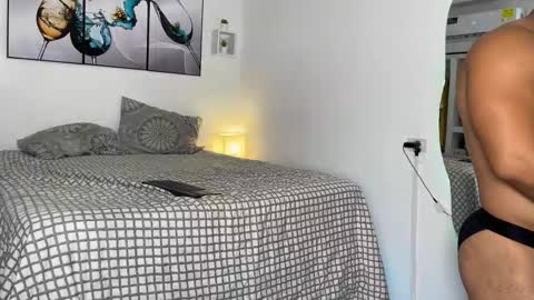 Snapshot of alejo_gero1712 chatting on 10-04-25, 10:08 Alejo online show from 10-04-25, 10:08