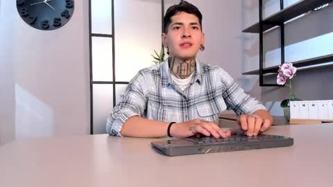 Alejo Gray online show from 04-06-26, 03:48