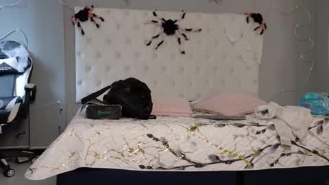 alektra_bryce online show from 10-28-25, 07:38