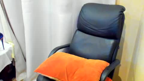 Snapshot of alenablack chatting on 06-17-26, 11:16 Luly online show from 06-17-26, 11:16
