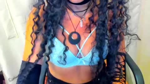 Snapshot of alenablack chatting on 06-22-26, 01:29 Luly online show from 06-22-26, 01:29