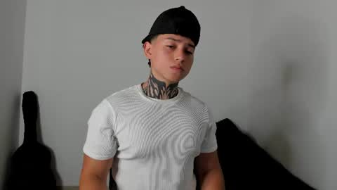 Snapshot of alessandro_wolf chatting on 06-16-26, 11:18 Alessandro online show from 06-16-26, 11:18