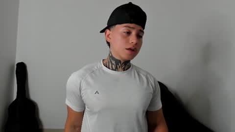 Snapshot of alessandro_wolf chatting on 06-18-26, 10:36 Alessandro online show from 06-18-26, 10:36