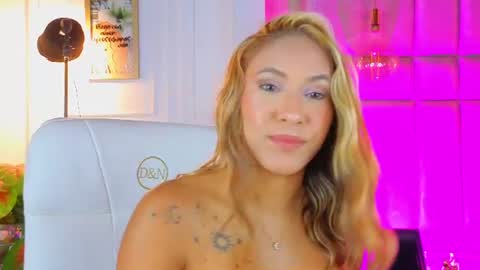 Snapshot of alessialondon chatting on 06-23-26, 10:13 Alessia online show from 06-23-26, 10:13