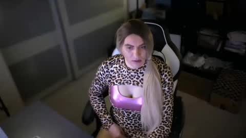Leyla Leg online show from 04-30-26, 10:14