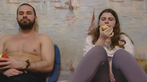 Alex and Sarah online show from 04-21-26, 04:23