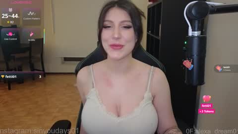 dont be afraid to click social media link its  working  just click on that  online show from 01-18-26, 02:37