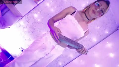 alexaavandercloude online show from 04-24-26, 07:49