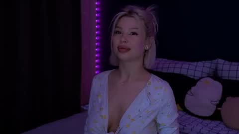 Snapshot of alexamason chatting on 06-18-26, 02:56 Alexa Mason online show from 06-18-26, 02:56