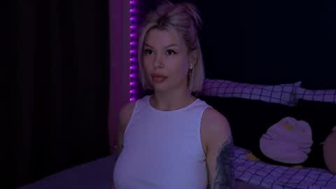 Snapshot of alexamason chatting on 06-20-26, 02:03 Alexa Mason online show from 06-20-26, 02:03