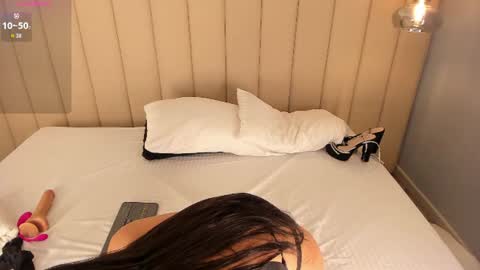 Snapshot of alexamonroe_ chatting on 06-14-26, 05:37 Alexa online show from 06-14-26, 05:37