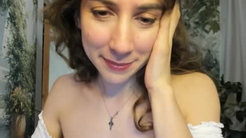Snapshot of alice_sincere chatting on 05-25-26, 09:10 Alice Love you all online show from 05-25-26, 09:10