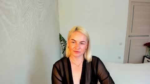 Snapshot of alicee__grace chatting on 06-14-26, 10:06 Alicee online show from 06-14-26, 10:06