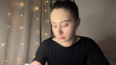 aliceinlustland online show from 04-26-26, 08:06