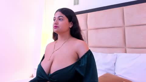 Alice Morelli  online show from 05-20-26, 01:45