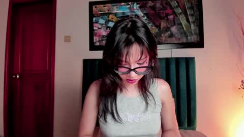 Alice Thompsom online show from 04-28-26, 01:37