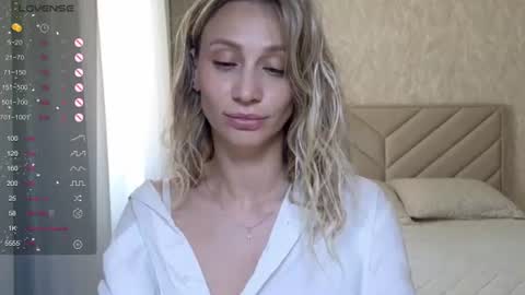 Snapshot of alicewonders_ chatting on 06-18-26, 09:47 Alice online show from 06-18-26, 09:47
