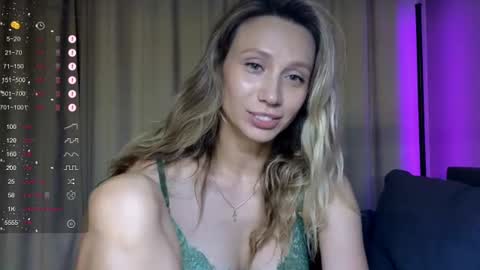Snapshot of alicewonders_ chatting on 07-11-26, 08:33 Alice online show from 07-11-26, 08:33