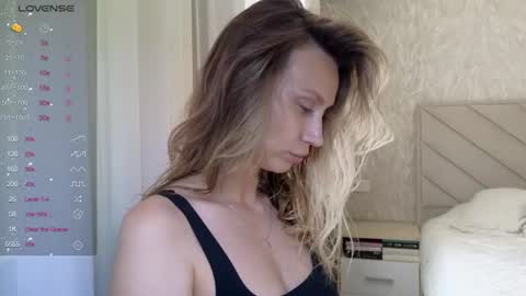 Snapshot of alicewonders_ chatting on 07-17-26, 12:23 Alice online show from 07-17-26, 12:23