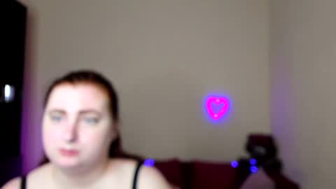 Snapshot of alicia_side_red chatting on 06-22-26, 05:26 Alicia online show from 06-22-26, 05:26