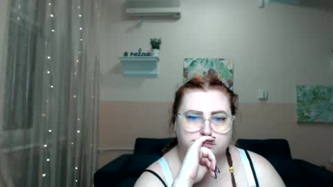 Snapshot of alicia_side_red chatting on 06-27-26, 06:07 Alicia online show from 06-27-26, 06:07