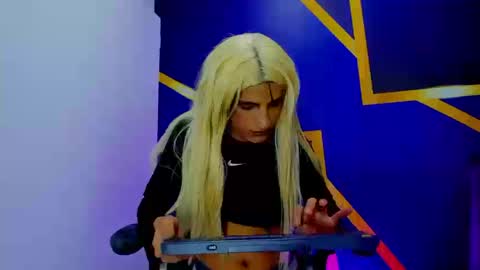 aliciaa_diamond2 online show from 03-25-26, 09:43