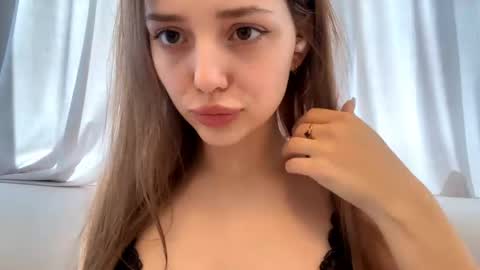 Snapshot of aliciacampbellia chatting on 05-19-26, 08:42 Alice online show from 05-19-26, 08:42