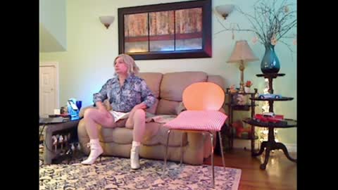 Alicia deHart  Help me reach 1000 Followers. Its FREE online show from 04-05-26, 08:50