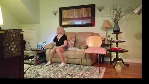 Alicia deHart  Help me reach 1000 Followers. Its FREE online show from 04-09-26, 12:10