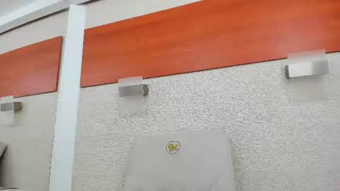 Snapshot of alicie_green chatting on 06-19-26, 02:05 im tutti online show from 06-19-26, 02:05
