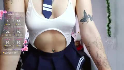 aliciia_23 online show from 02-05-26, 10:47