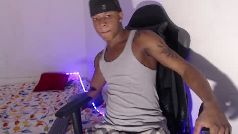 Snapshot of alid_17 chatting on 12-13-24, 01:26 Alid 17 online show from 12-13-24, 01:26