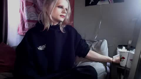 Snapshot of alien_bella chatting on 03-20-26, 08:52 Alien Bella online show from 03-20-26, 08:52