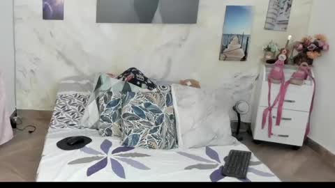 alinabozz1 online show from 04-25-26, 12:02