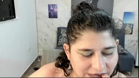 alinabozz1 online show from 06-11-26, 05:05