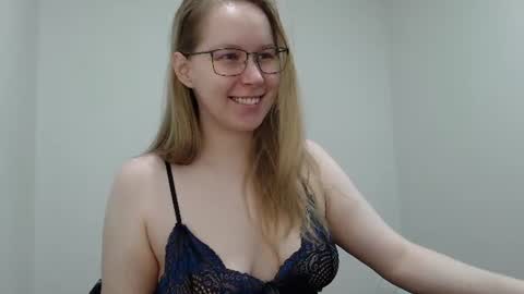 Snapshot of alinasei chatting on 07-07-26, 06:27 alinasei online show from 07-07-26, 06:27